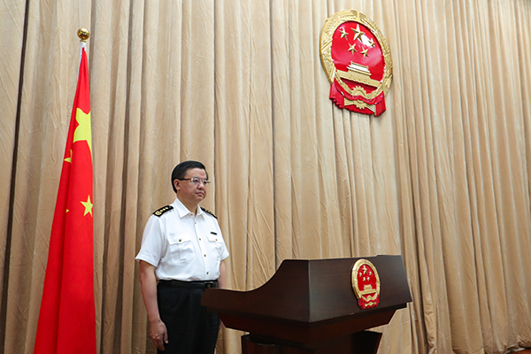 图为:海关总署党组书记,署长倪岳峰监誓 高立强/摄